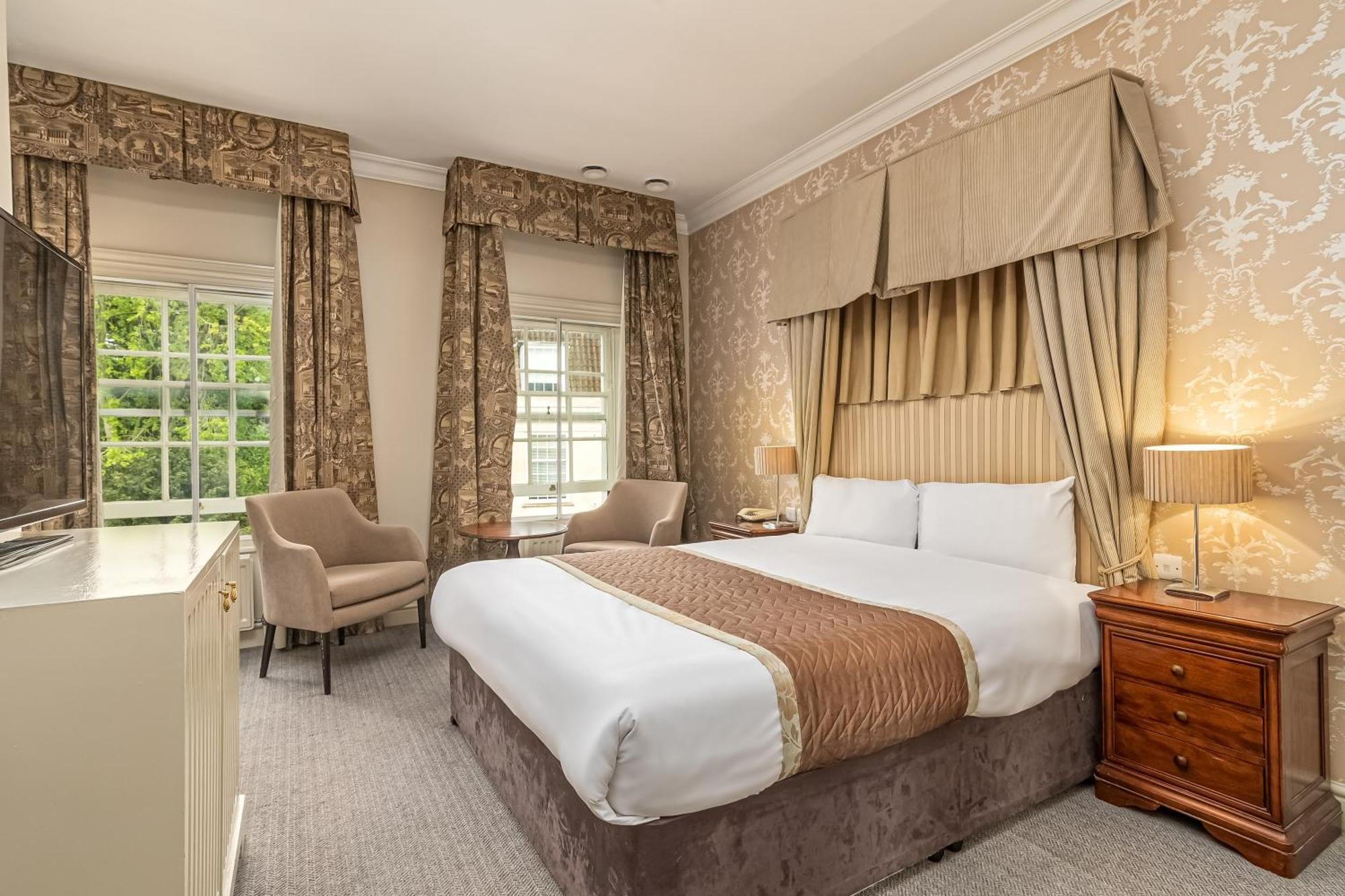 Mercure Salisbury White Hart Hotel & Apartments Екстериор снимка
