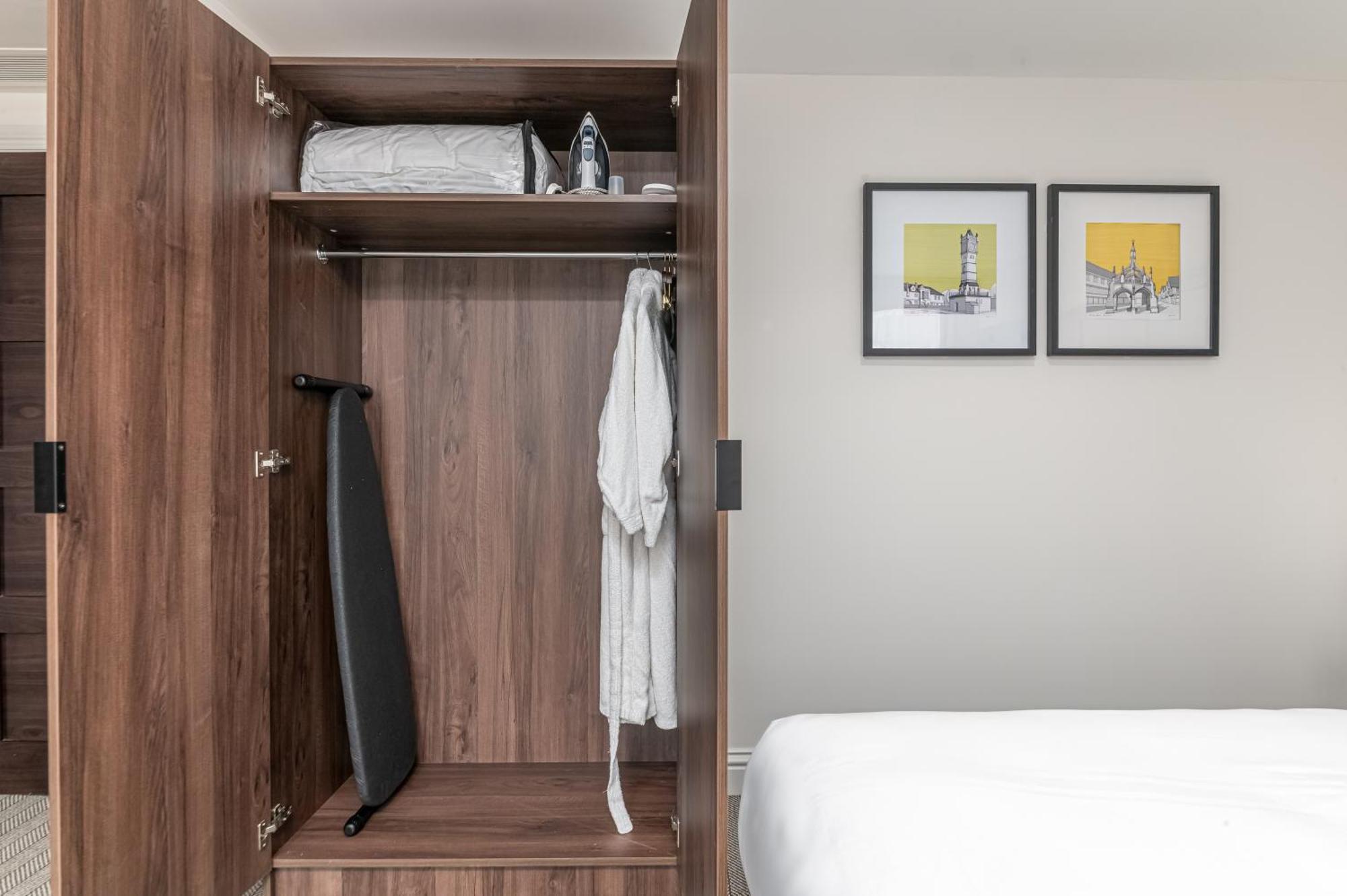 Mercure Salisbury White Hart Hotel & Apartments Екстериор снимка