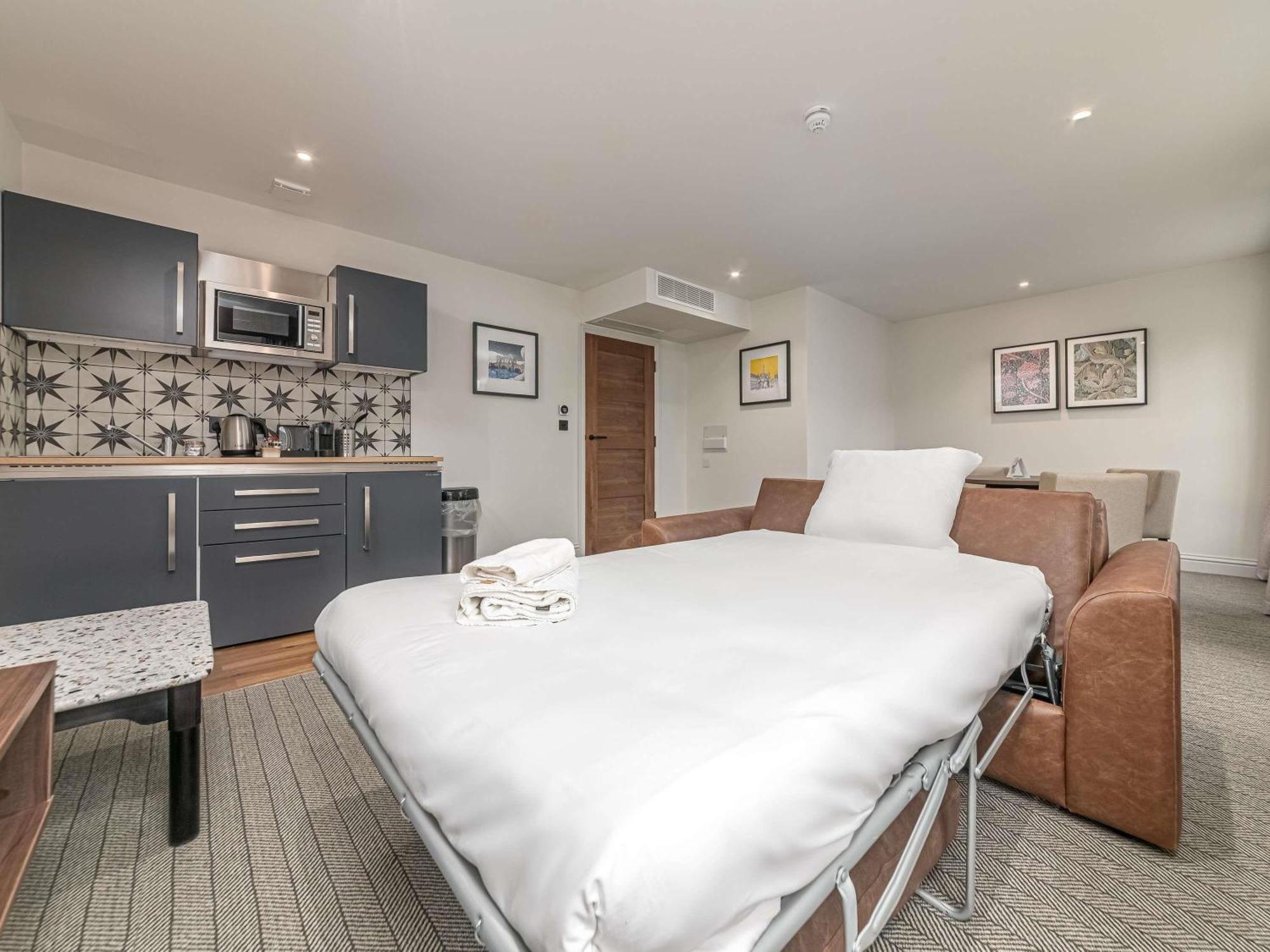 Mercure Salisbury White Hart Hotel & Apartments Екстериор снимка