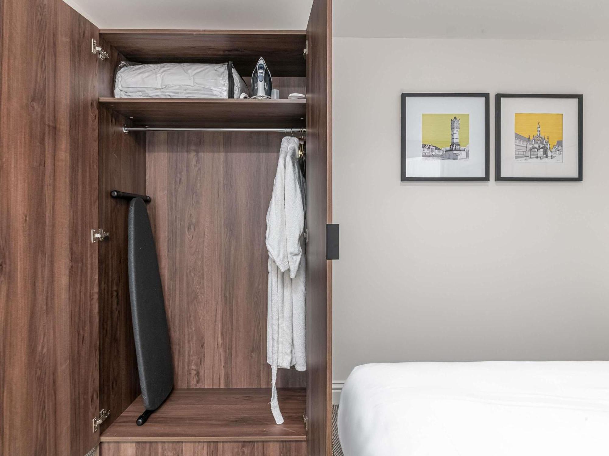 Mercure Salisbury White Hart Hotel & Apartments Екстериор снимка