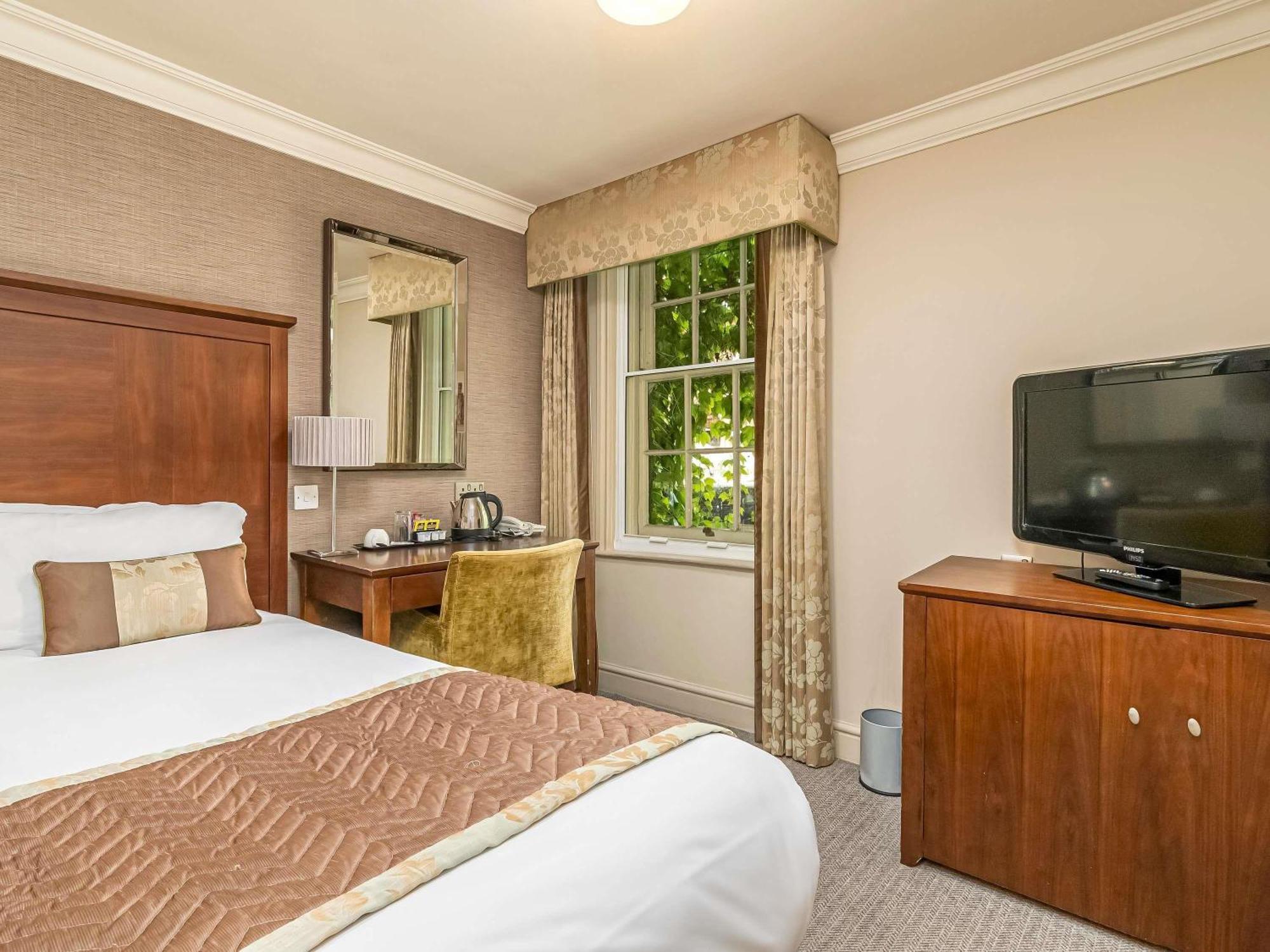 Mercure Salisbury White Hart Hotel & Apartments Екстериор снимка