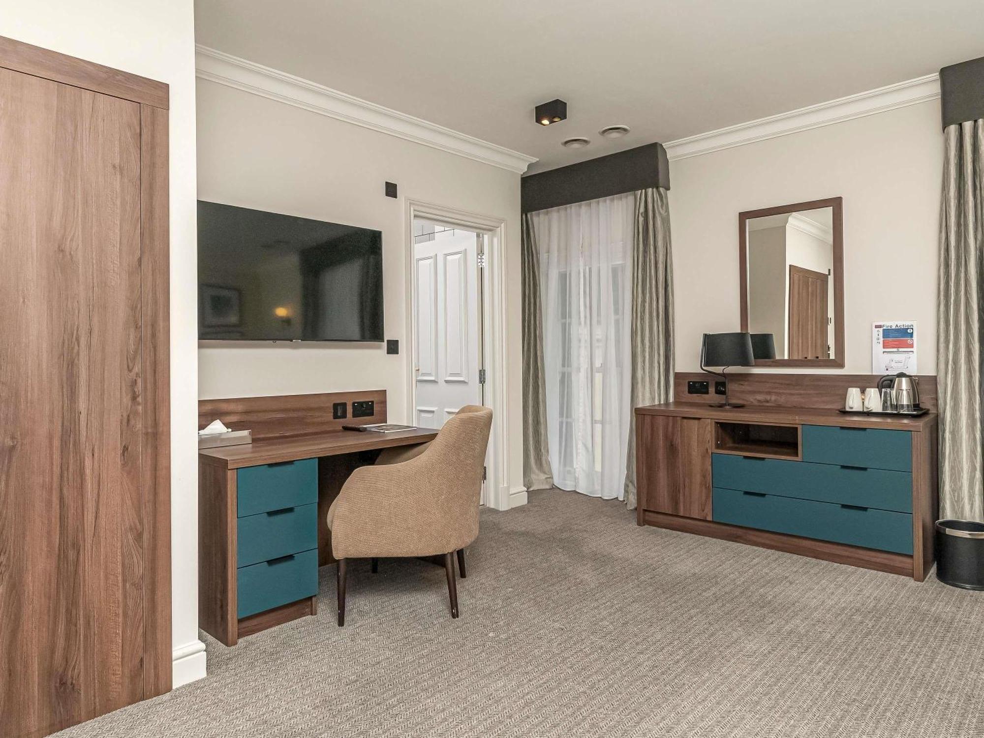 Mercure Salisbury White Hart Hotel & Apartments Екстериор снимка