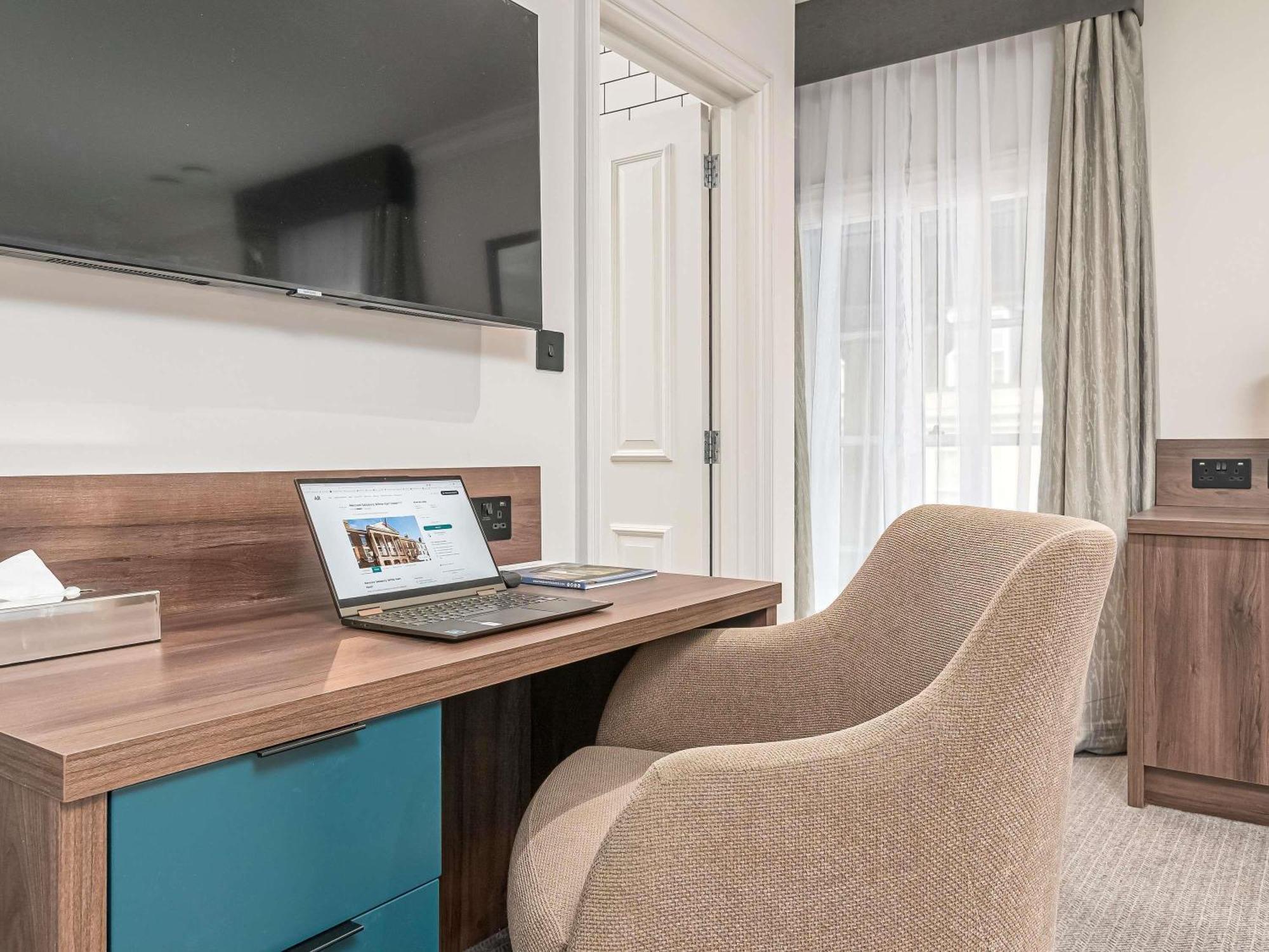 Mercure Salisbury White Hart Hotel & Apartments Екстериор снимка